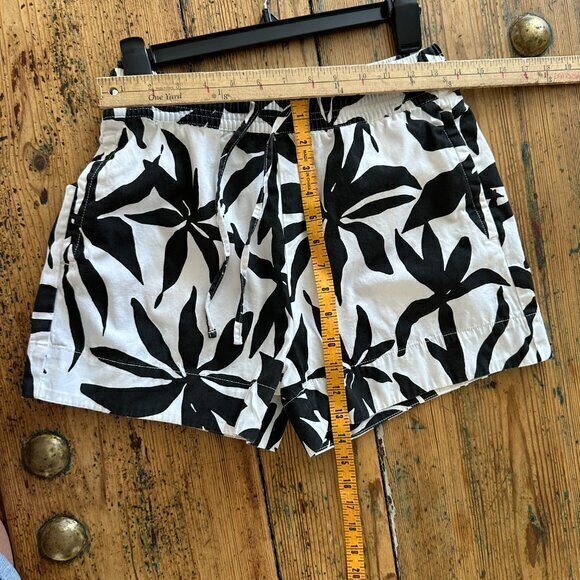 Free Assembly Black & White Floral Shorts Size X-Small - Picture 7 of 7